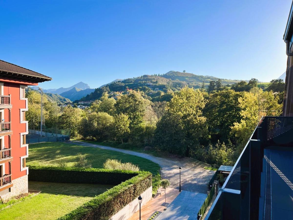 Cangas De Onis A Orillas Del Rio Sella Bagian luar foto